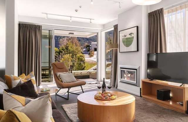 Central on Kent | Gas Fire | Mountain Views