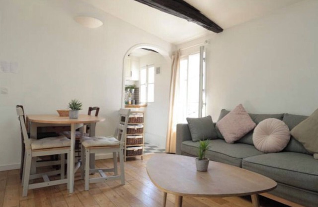 Central Paris Apartment mit Charme in der Nähe von Bastille / Marais. Max 5-6 Pers. 2 Min. Bis Metr