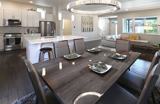 CENTRAL-PARK LUXURY 3-bedroom 2.5 bathsingle-family home, Coming June Book now!