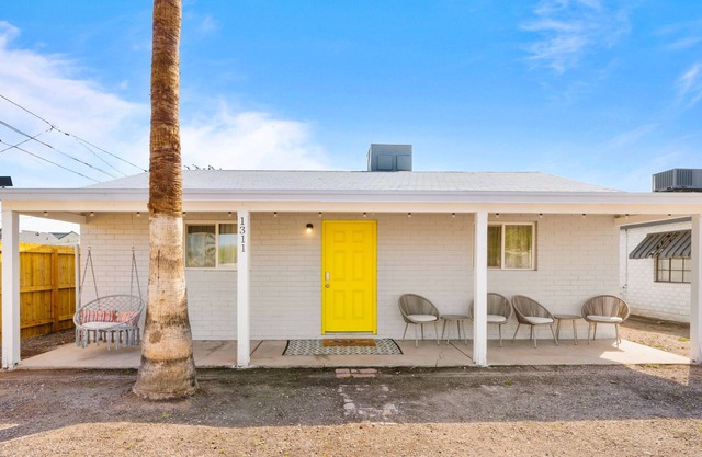 Central Phx Kid/Pet friendly home next to Banner Hospital & Historic Coronado