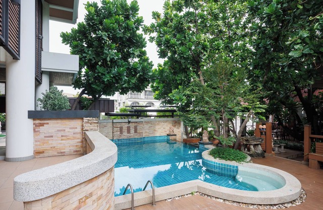 Central Place Hotel