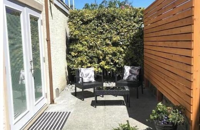 Central Saanich cozy suite