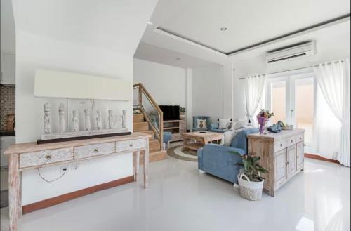 Central Seminyak Private 3 Bedroom Villa Roshi