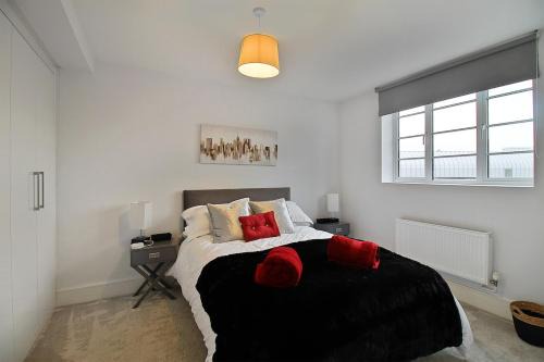 Central Slough -double bed & 1 sofa bed, - transport links