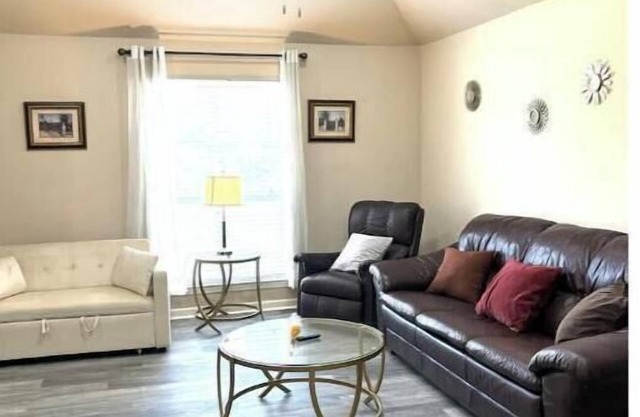 Central Spacious convenient I-10