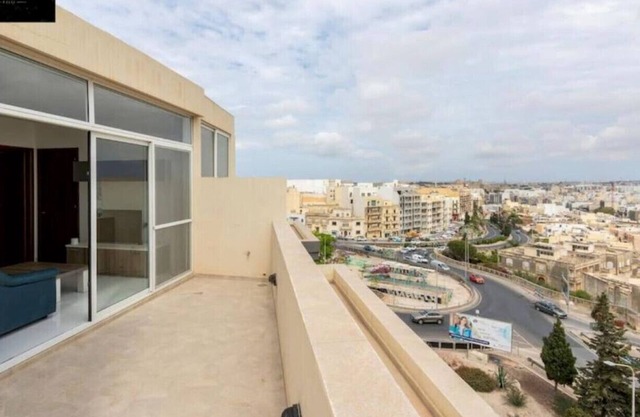 Central & Spacious Penthouse w/ 1BR + City View