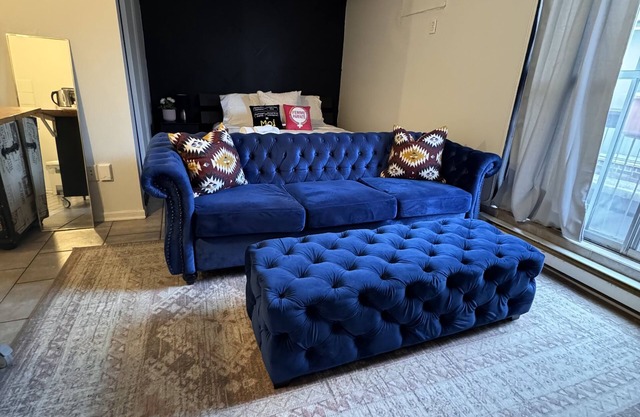 Central Studio /Near Metro /Queen Bed /Sleeps 2