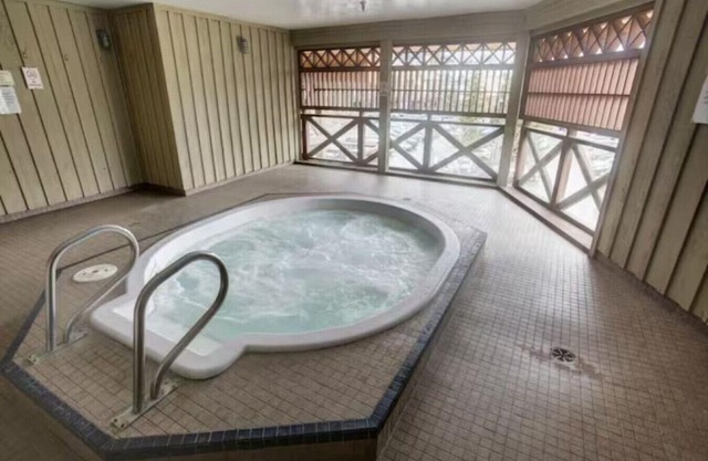 Central, Stylish 2BR/2BA w/ HT & Parking