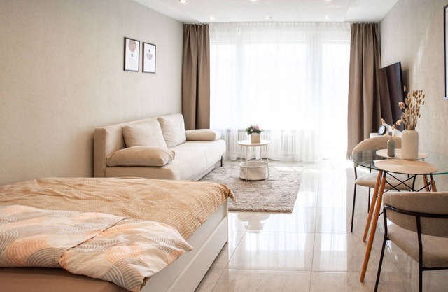 Central, sunny city apartment near Mercedes - top modern