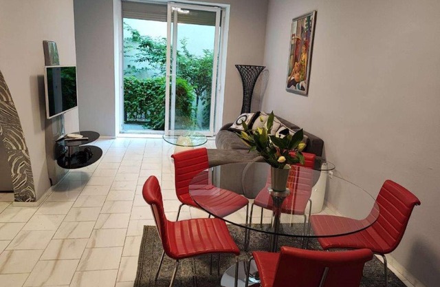Central Vienna Apartment with unique 40m2 city garden & self check in
