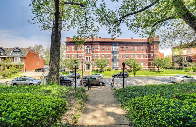 Central West End Condo < 1 Mi to Forest Park!