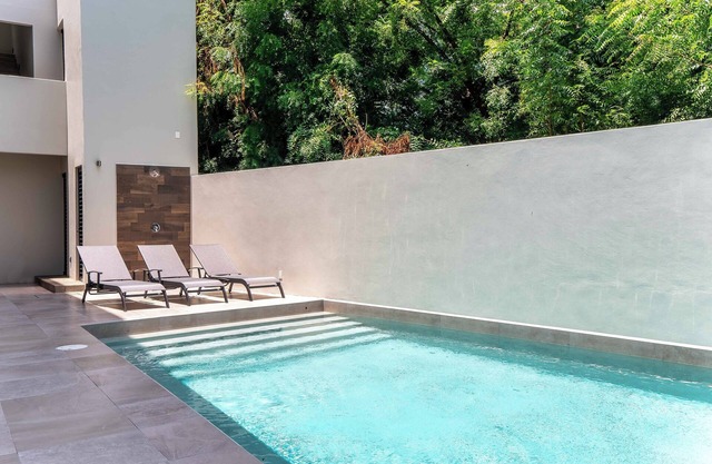 Centrally located ground level with pool - walk to everything in Huatulco!
