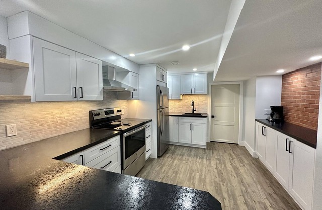 Centrally Located 1 Bedroom Suite