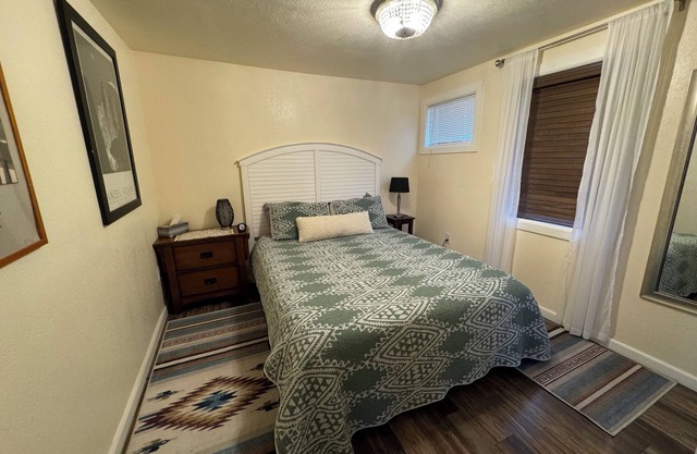 Centrally located 1 bd/1ba bungalow