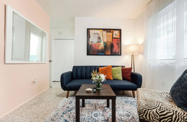 Centrally Located 1 bedroom apartment w Parking