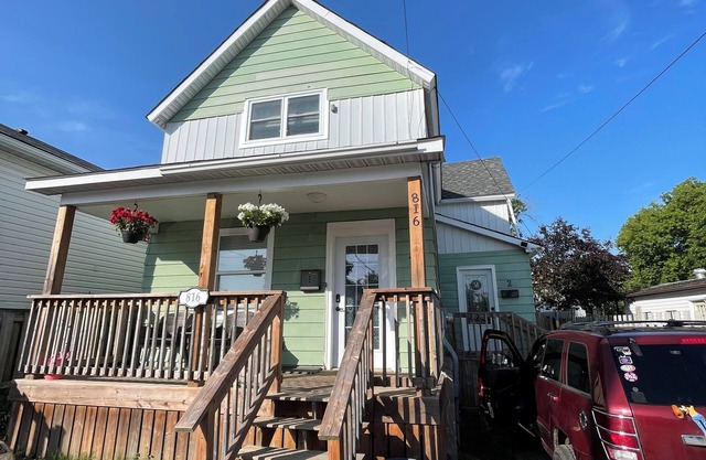 Centrally located 2 bedroom apartment!