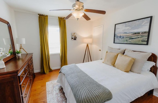 Centrally Located 2BR Overton Square Unit 2 Fast WiFi Free Parking Yes Pets
