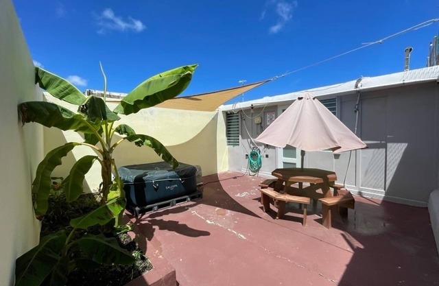 centrally located 3 bedrooms house fully equipped