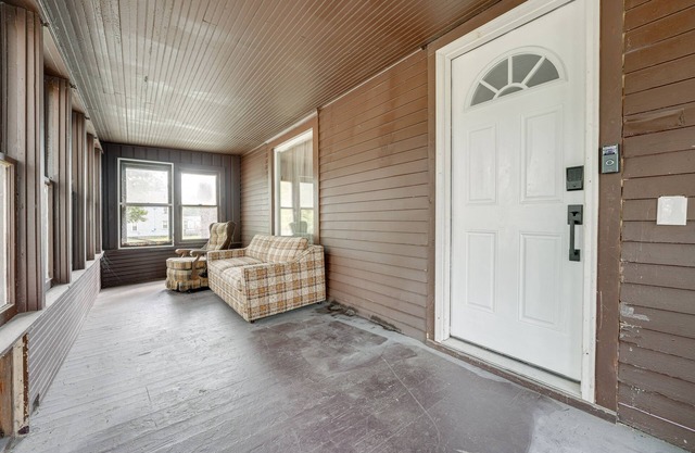 Centrally Located Albion Home with Screened Porch!