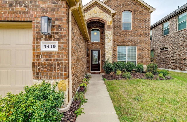 Centrally located and cozy 4 bedroom house - charm meets convenience