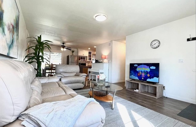 Centrally located cheerful 3B2b in Fremont