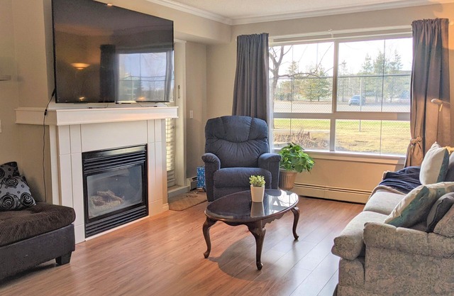 Centrally located condo with a BBQ, Office space + Gym + Underground Parking