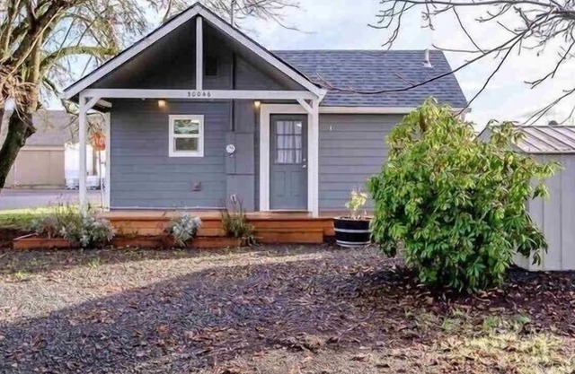 Centrally Located, Cozy Cottage