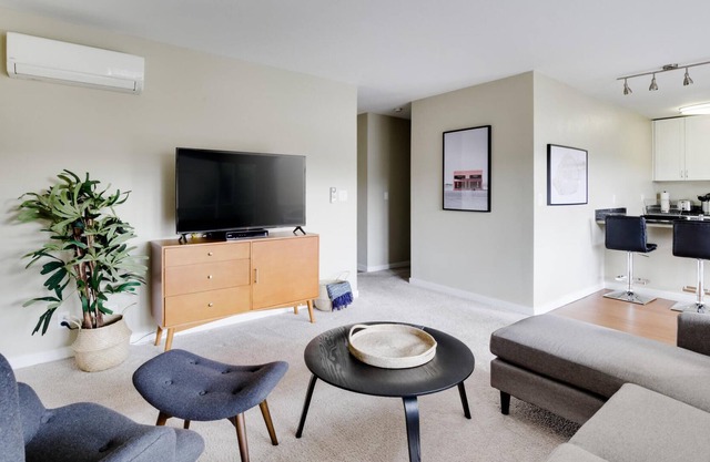 Centrally Located Cupertino 2BR w/ Great Amenities