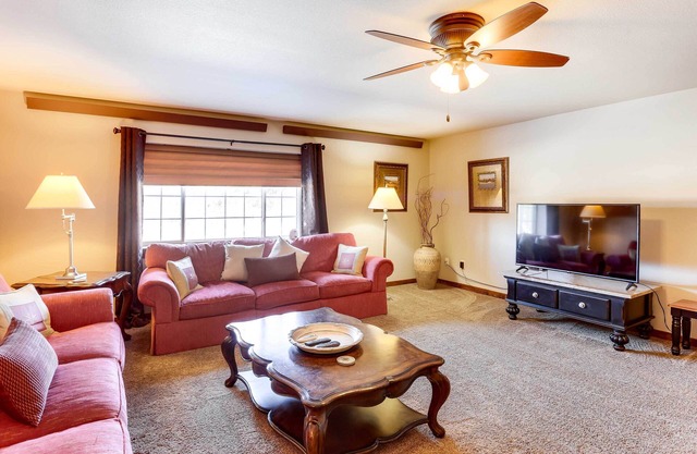 Centrally-Located Deadwood Apt w/ Mountain Views!