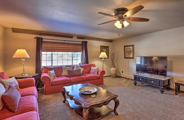Centrally-Located Deadwood Apt with Mountain Views!