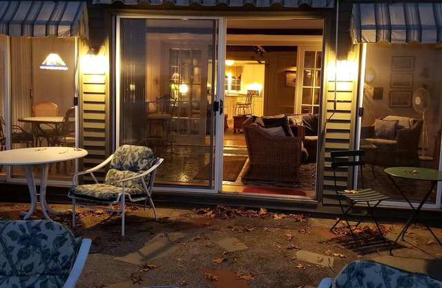 Zentral gelegen, hundefreundlich, Vintage-See-Haus mit modernen Annehmlichkeiten.