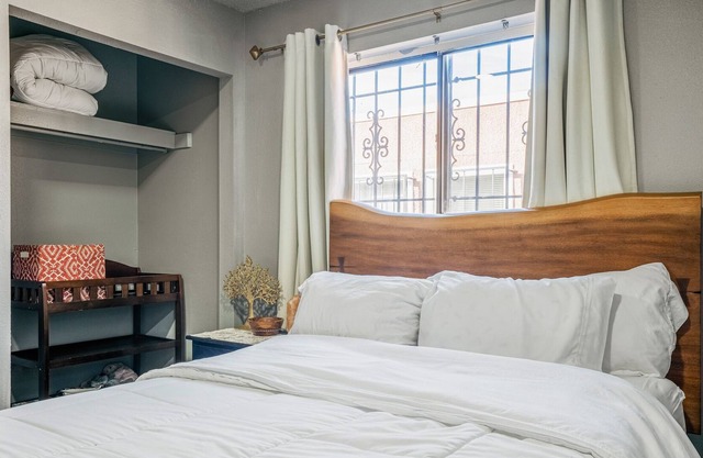 Luxury Uptown Condo 2B JacuzziTub