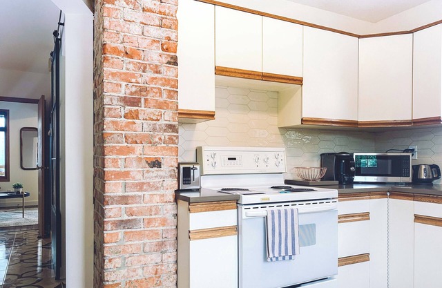 Centrally Located Family Friendly Whole House. Pet Friendly!