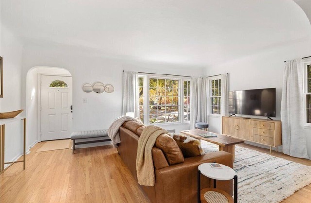 Centrally located for event attending, shopping & visiting family!