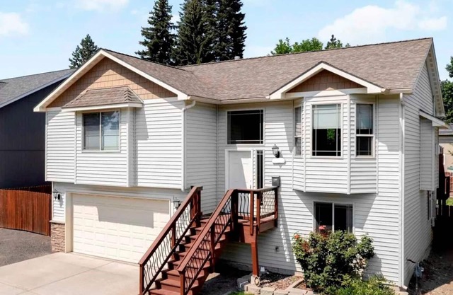 Centrally Located Home w/ Game Room - Pet Friendly w/ HUGE Yard