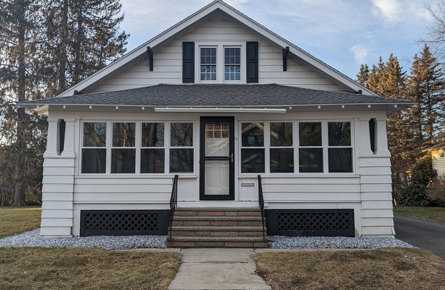 Centrally located in the Berkshires - Cozy Bungalow in SE Pittsfield!