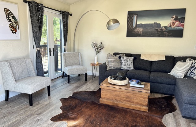 Centrally Located Luxury Wine Country Retreat - 30 Day Rental