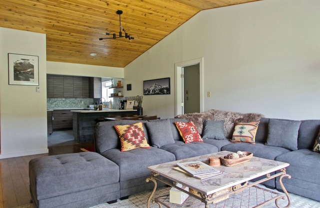 Centrally Located Mountain Modern Condo with Views