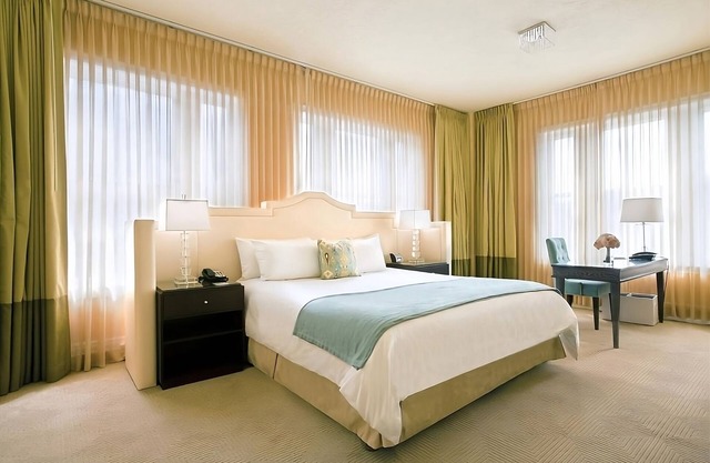 Centrally Located Near Portland Art Museum! Luxe Accommodation, Pets Allowed!
