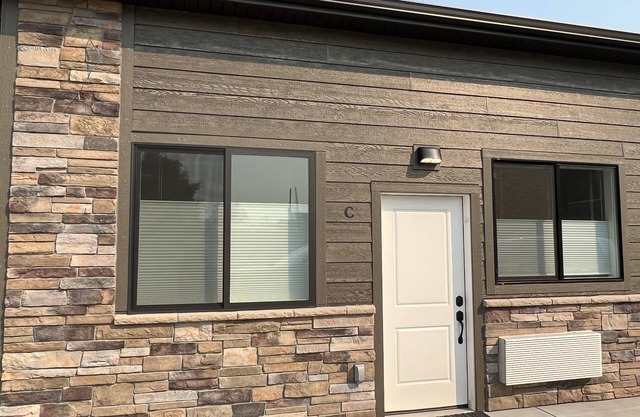 Centrally located, newly remodeled apartment - Unit C