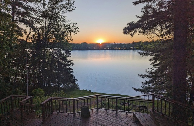 Centrally located peaceful and relaxing stay on the lake and near the trails