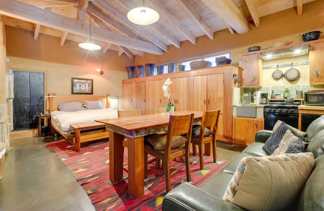 Centrally Located Santa Fe Studio Near Town!