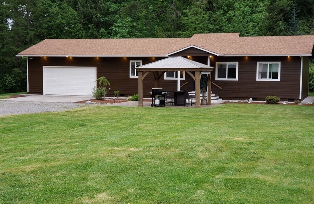 Zentral gelegenes Haus in Sumner / Bonney Lake, eingebettet in ein 5 Hektar großes Anwesen