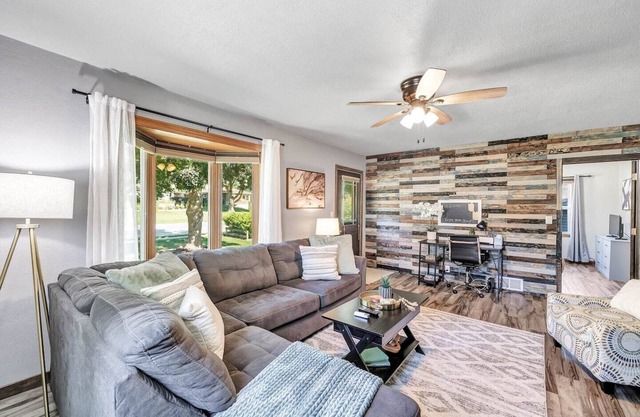 Centrally Located Two Bedroom Home in Green Bay Near Lambeau!