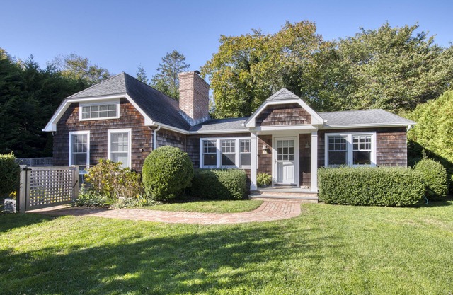 Centrally located East Hampton Beach Cottage!