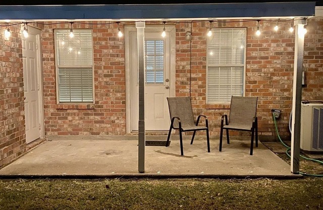 Centrally located! Close to casinos, restaurants, grocery, airport and golf