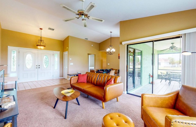 Centrally Located, Screened-In Lanai, Dog Friendly