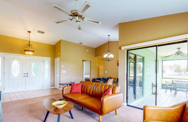 Centrally Located, Screened-In Lanai, Dog Friendly