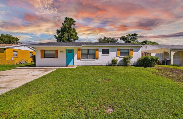 Centrally Located Insta Worthy Retreat 🏖️ - Heated POOL | Bar | Games