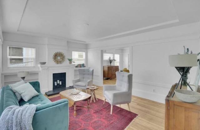 Centrally located W/D in unit, full kitchen
